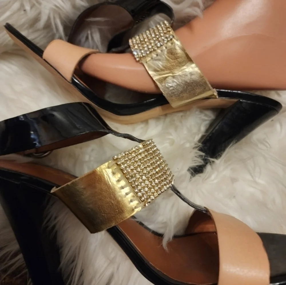 Beverly Feldman Dazzling leopard‎ sandals 10